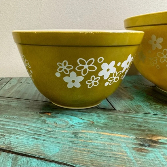 Pyrex Spring Blossom Avocado Green Mixing Bowl Set of 2 Vintage 1970's - Picture 7 of 10